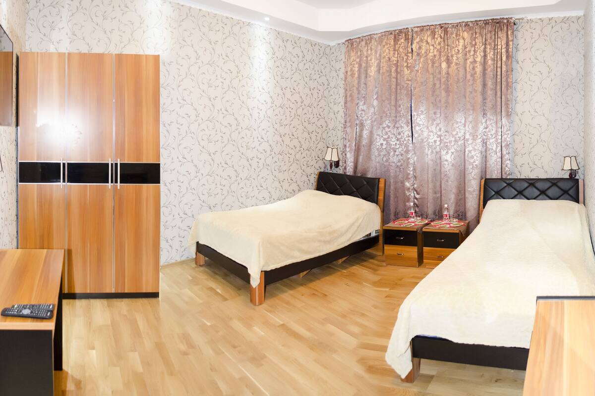 Habitación estándar, vista al valle | Caja de seguridad en la habitación, cortinas blackout y insonorización