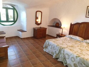 1 bedroom, in-room safe, iron/ironing board, WiFi