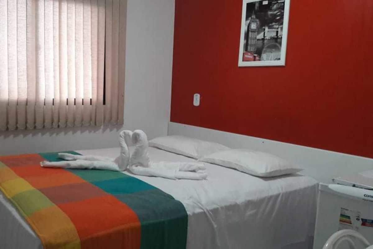 Minibar, cortinas blackout y sistema de insonorización