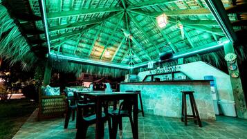 Sarapan Eropah setiap hari (USD 6 seorang)