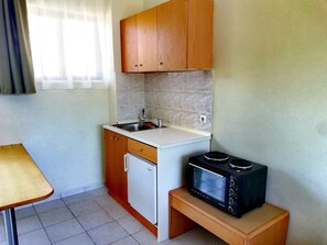 Classic Studio, Garden View | Private kitchenette