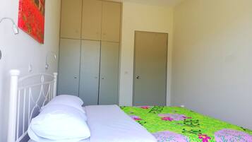 Classic Studio, Garden View | In-room safe, desk, laptop workspace, iron/ironing board