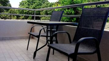 Classic Studio, Garden View | Balcony view