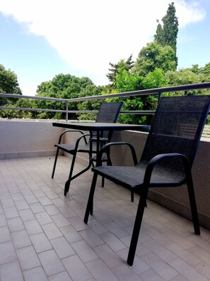 Classic Studio, Garden View | Balcony view