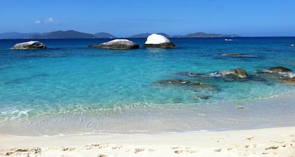 ROCKMERE, THE BATHS, SPRING BAY: ZULETZT UMGEBAUT UND UMGESTALTET NACH IRMA