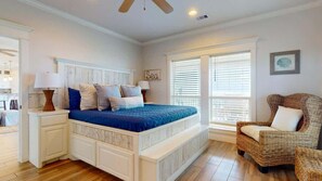 25 bedrooms, free WiFi