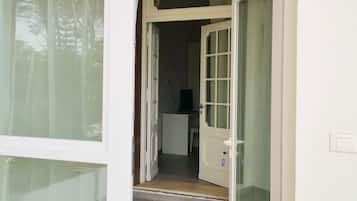 Deluxe Double or Twin Room | In-room safe, individually furnished, desk, laptop workspace