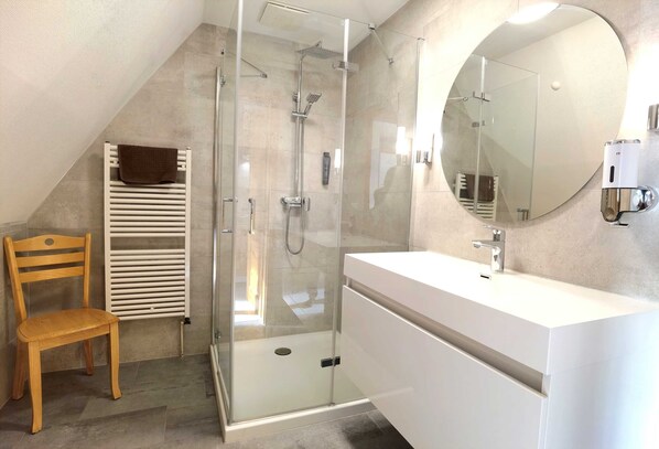 Unclassified image, 1 of 11, button