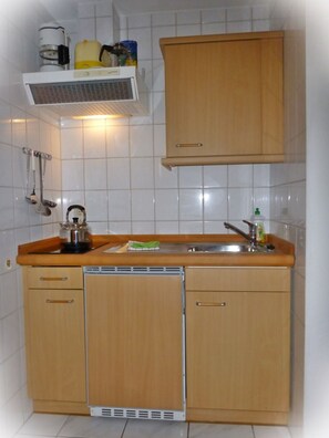 Fridge, high chair - Apartment Haring - Smokehouse Ahrenshoop (Ahrenshoop)