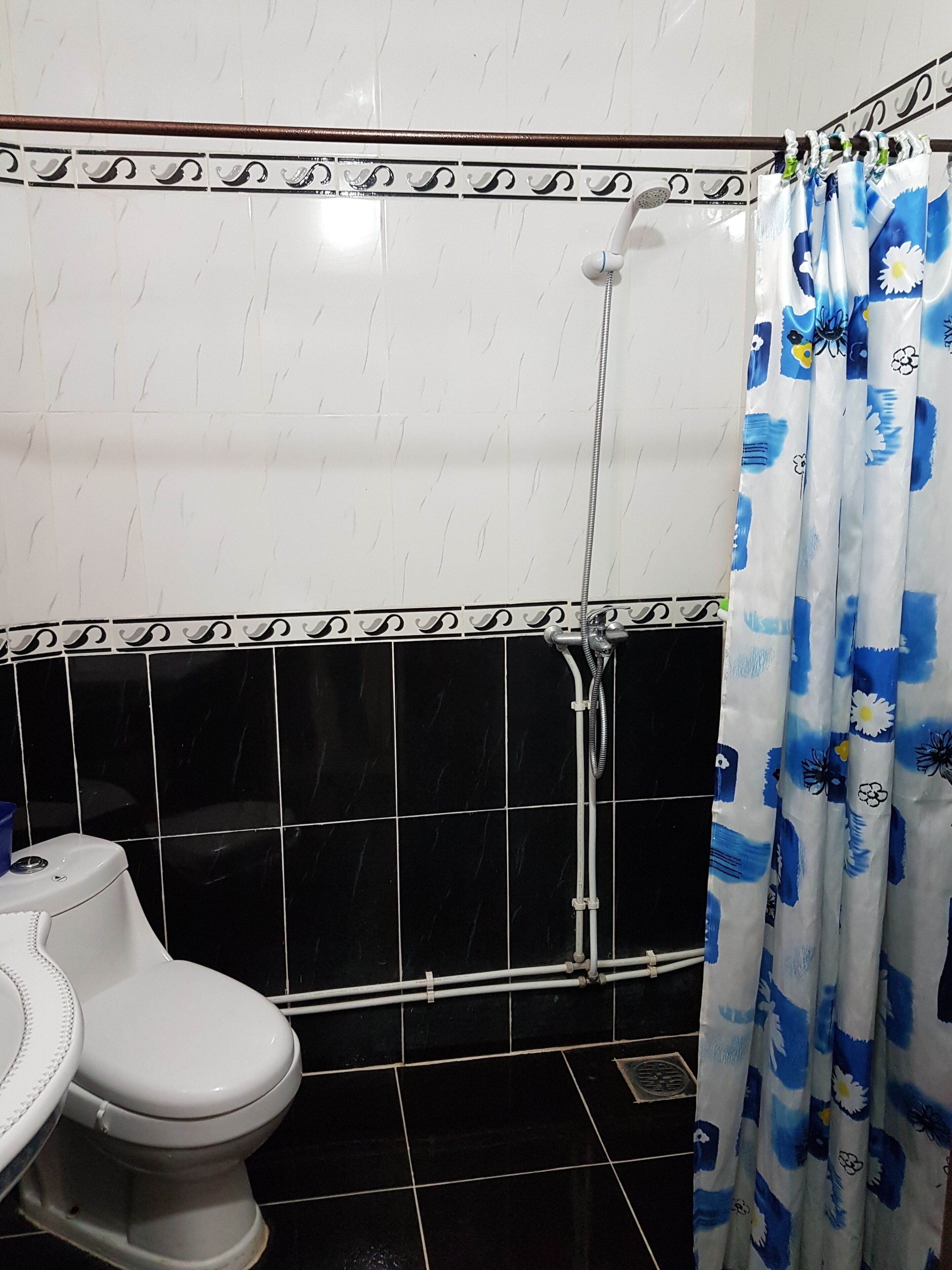 Haartrockner, Handtücher, Seife, Shampoo