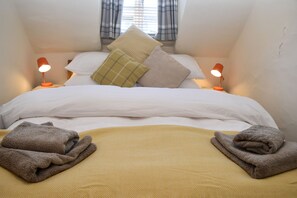 1 bedroom, iron/ironing board, free WiFi, bed sheets - Old Town Bolthole a romantic retreat for two, Hastings, East Sussex (Hastings)