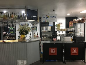 Dining - GOONDI HILL HOTEL INNISFAIL (Goondi Hill)
