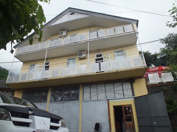 Overnatningsstedets facade