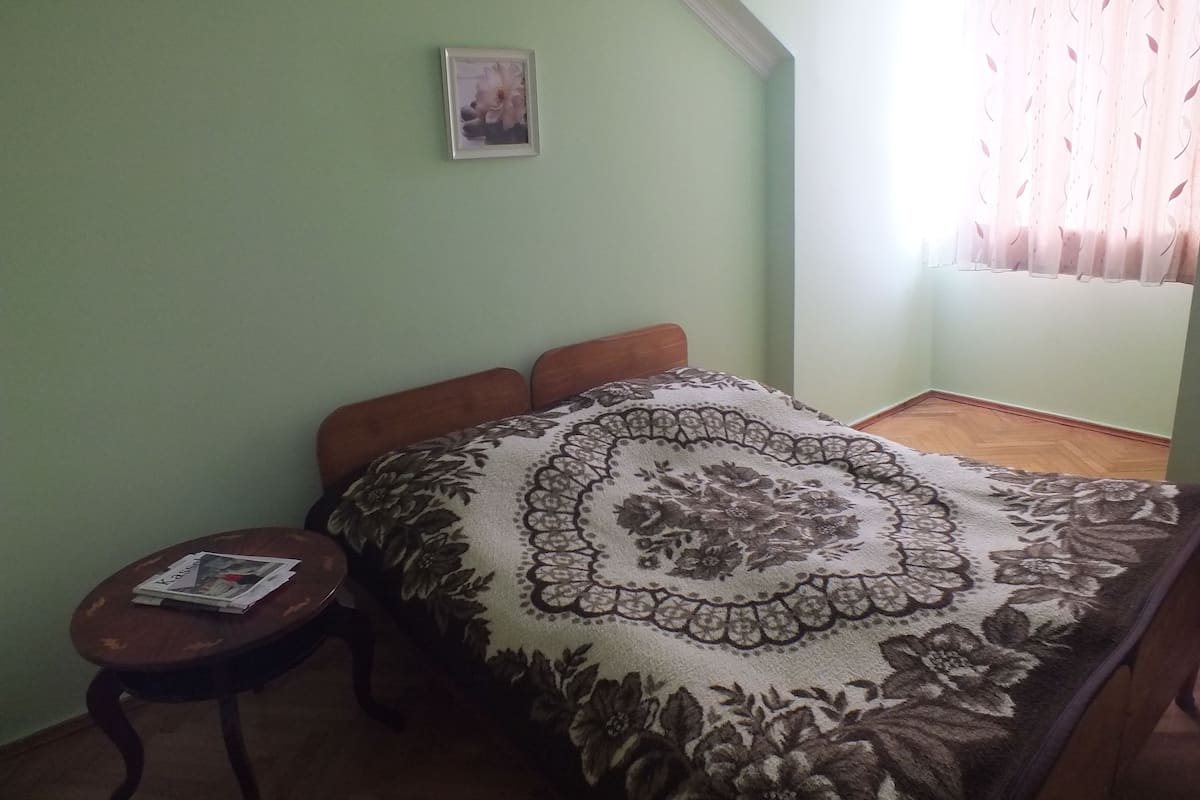 Standardværelse med 2 enkeltsenge | Mørklægningsgardiner, gratis Wi-Fi, sengetøj