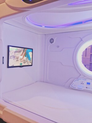 Soundproofing, free WiFi, bed sheets - The Capsule Malioboro (Yogyakarta)
