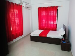 3 Schlafzimmer, Bügeleisen/Bügelbrett, Bettwäsche