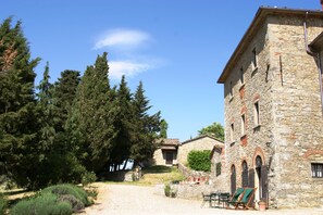 Exterior - Arco, Charming just renovated apt 2BD/1BT in Tuscan farm w shared pool (Scheggia, Anghiari)