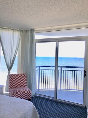 2 bedrooms, desk, iron/ironing board, free WiFi - Oceanfront W/Long Range Views, 2 bed, 2 bath Penthouse, Large Balcony, Sleeps 6 (Myrtle Beach)