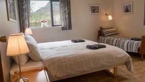 Basic Suite, 3 Twin Beds, Mountain View - Sudavik Guesthouse (Súðavík)