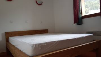 1 bedroom, iron/ironing board, WiFi