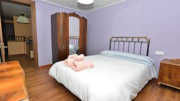 6 bedrooms, iron/ironing board, travel crib, free WiFi