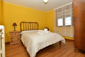 6 chambres, fer et planche à repasser, lit parapluie, Wi-Fi gratuit