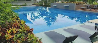 Venga y quédese por negocios o vacaciones, habitación decente, confort asequible garantizado