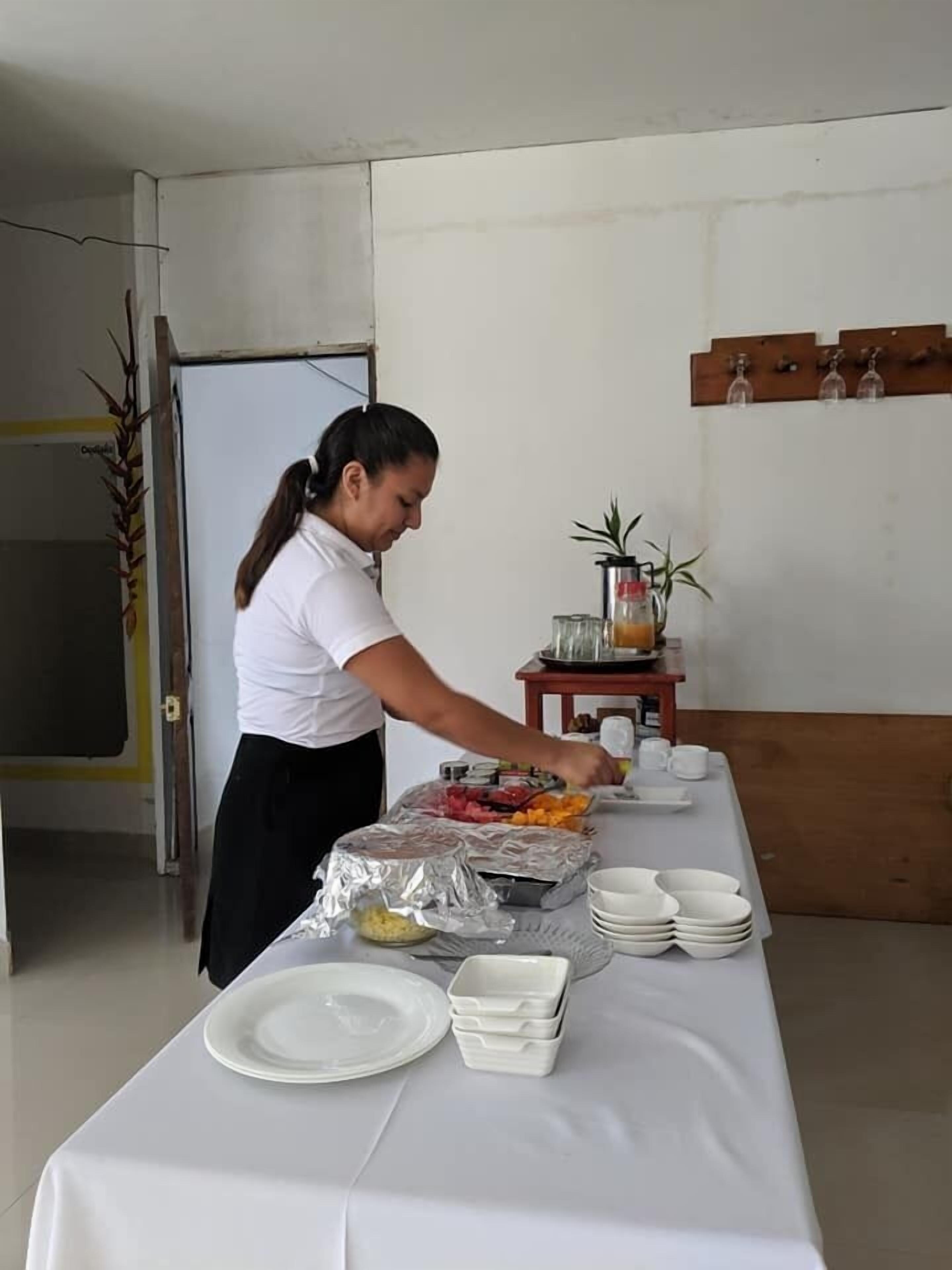 Petit déjeuner continental (4 USD par personne)