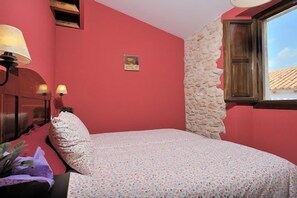 2 slaapkamers, een strijkplank/strijkijzer, gratis wifi, beddengoed