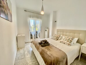 2 chambres, coffres-forts dans les chambres, fer et planche Ă repasser