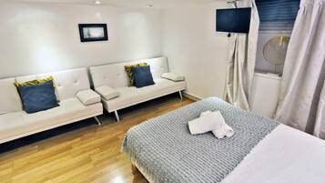 8 bedrooms, in-room safe, iron/ironing board, bed sheets