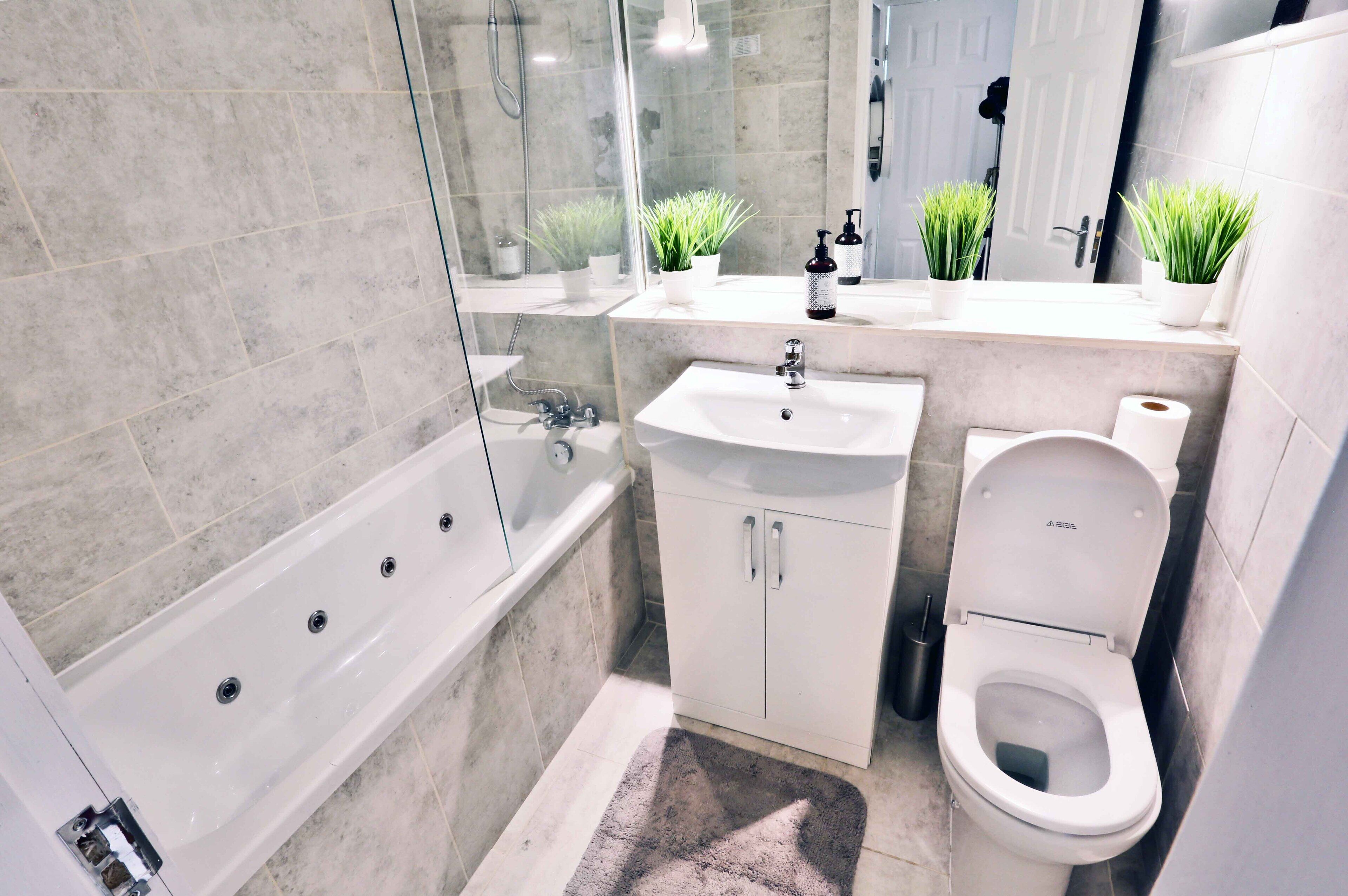 Combined shower/tub, hair dryer, towels, soap