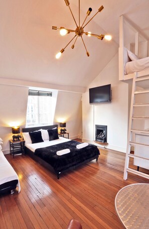 8 bedrooms, in-room safe, iron/ironing board, travel cot