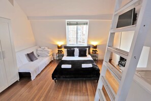 8 Schlafzimmer, Zimmersafe, Bügeleisen/Bügelbrett, Reisekinderbett