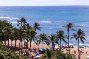 On the beach - @ Marbella Lane - Mountain View Studio (Honolulu)