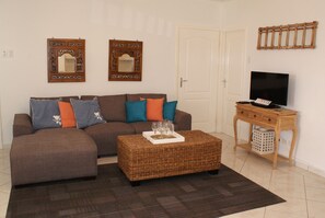 Classic Apartment, 2 Bedrooms, Garden View | Interior - Nice Apartment Near Palm Beach (Noord)