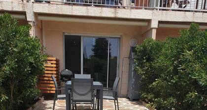 Luxury ST CLAIR Beach Front Orange Apartment
