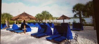 Resort style near Disney and theme parks