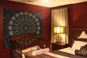 4 bedrooms, iron/ironing board, WiFi, bed sheets
