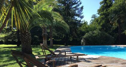Superbe Villa dâArchitecte, dans un trĂšs beau parc avec piscine