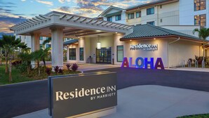 A hotel entrance with a sign reading "Residence Inn by Marriott" and "ALOHA". - Residence Inn by Marriott Oahu Kapolei (Kapolei)