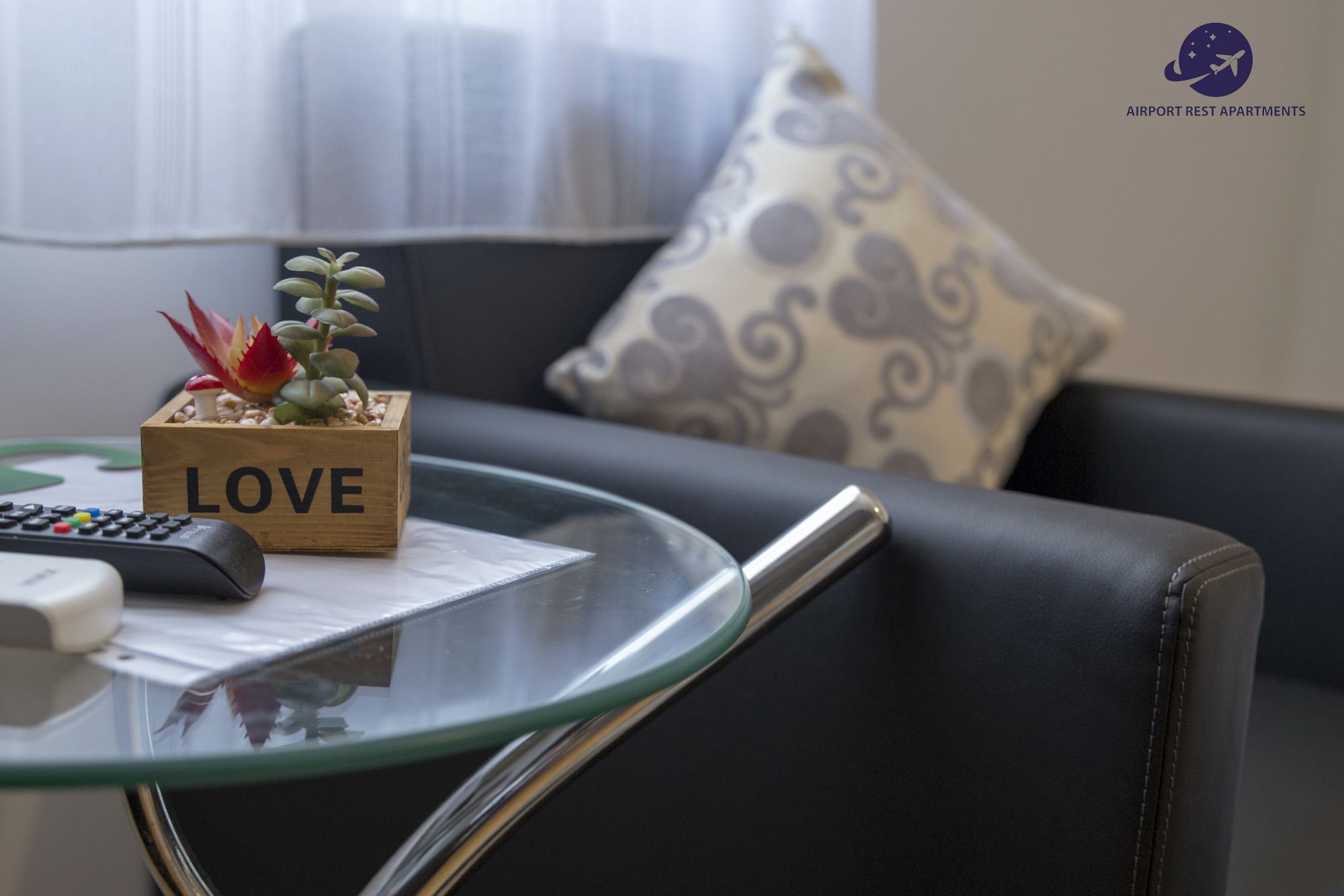 deluxe double or twin room | soundproofing, iron/ironing board, free wifi, bed sheets