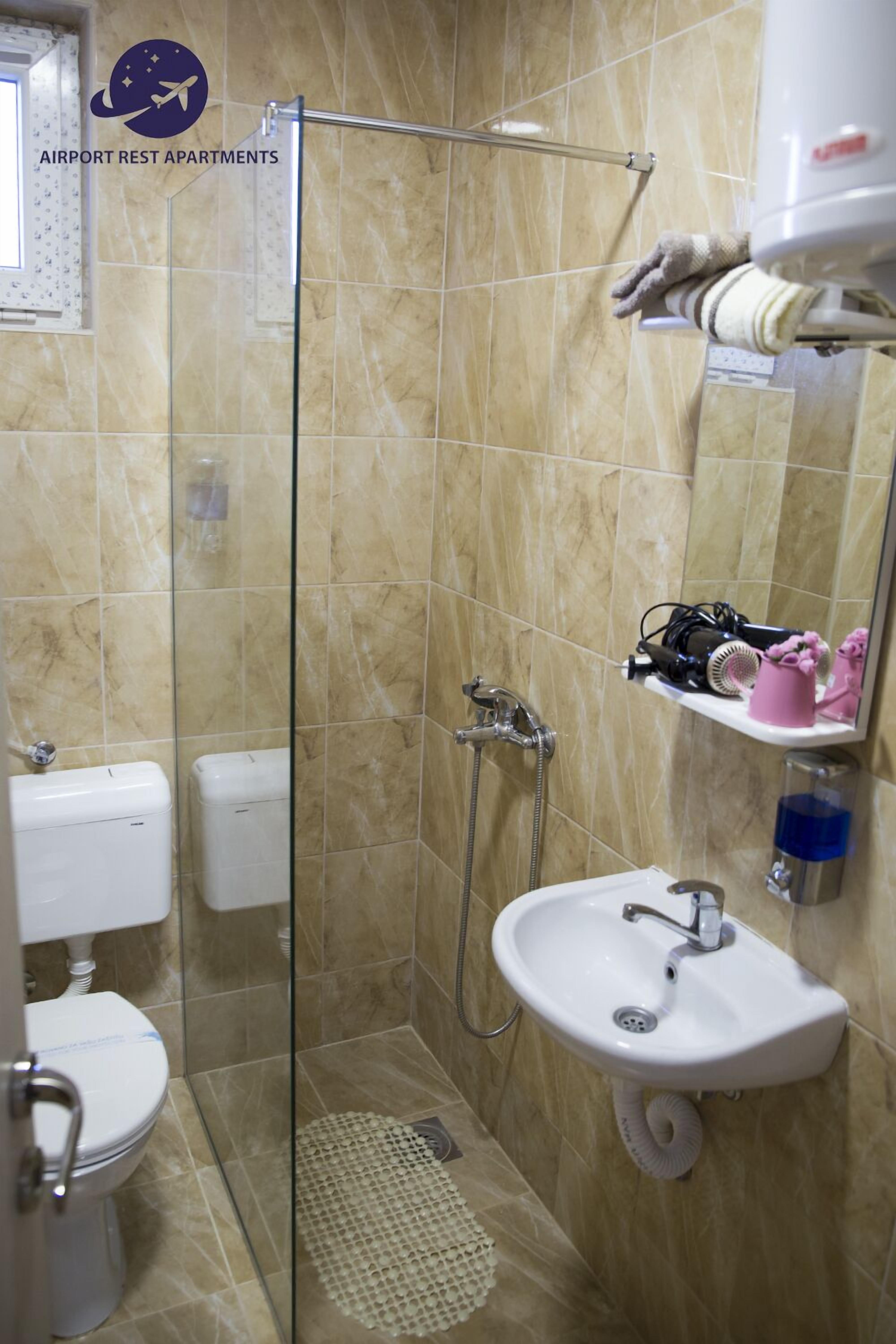 deluxe double or twin room | bathroom | shower, free toiletries, hair dryer, dressing gowns