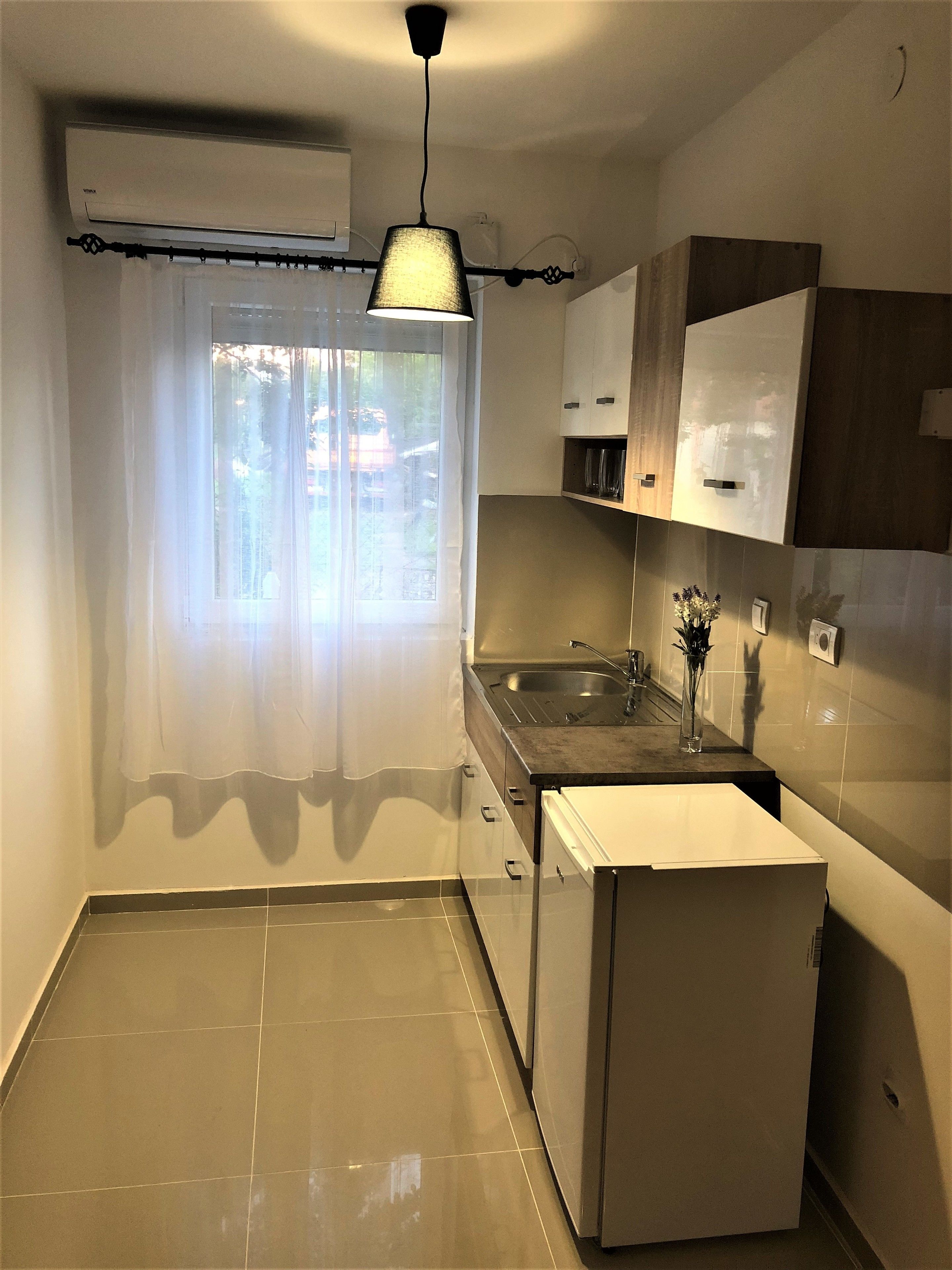 fridge, cookware/dishes/utensils