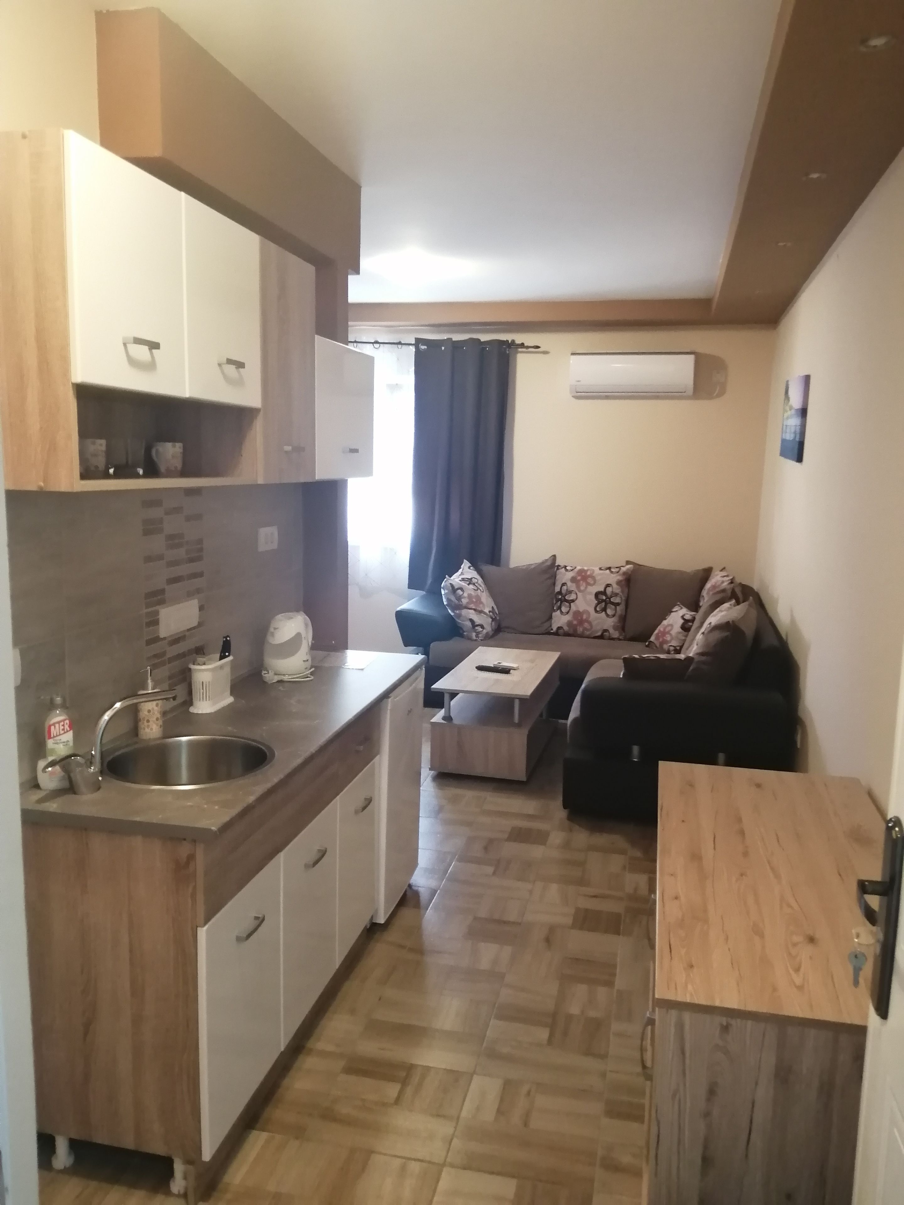 deluxe studio | soundproofing, iron/ironing board, free wifi, bed sheets