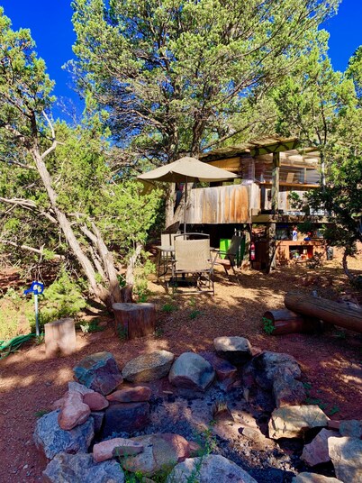 The Chi-Treehouse...Very Civilized Glamping at Sunny Mellow Eco Villa!