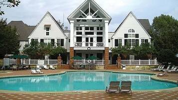 Piscine couverte, piscine extérieure