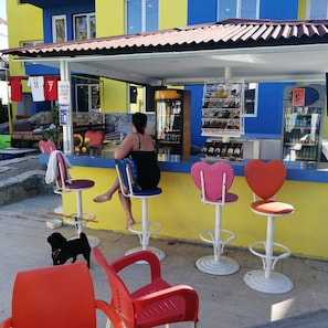 Bar junto a la alberca