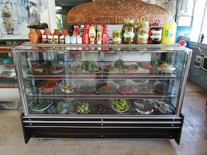 Se sirven desayunos, comidas y cenas