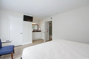 3 bedrooms, iron/ironing board, travel cot, free WiFi